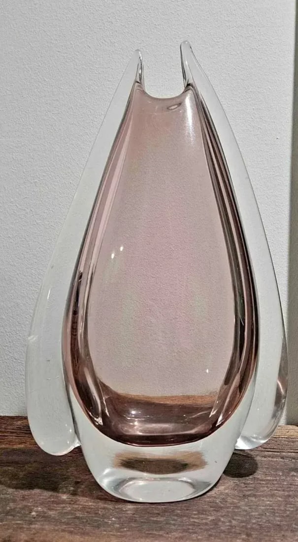 Large Global Views Fin Vase- Pink - 9
