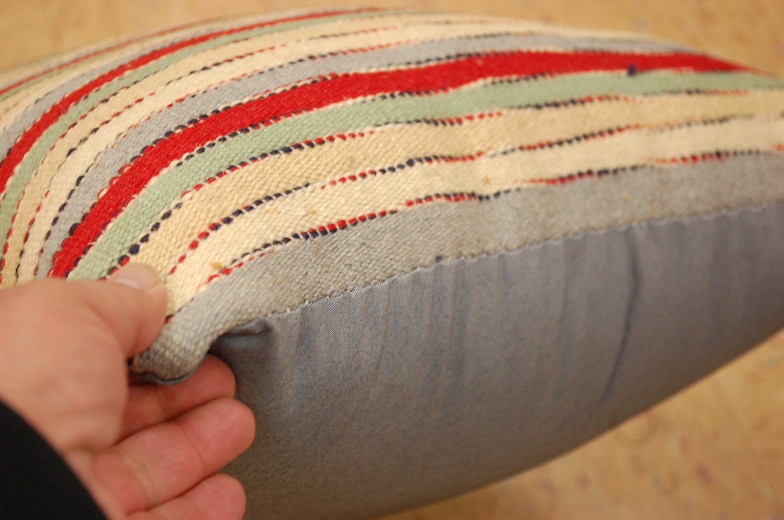 Hand-Made Pillow Cushion Rug 1'6" x 1' 8" - 3