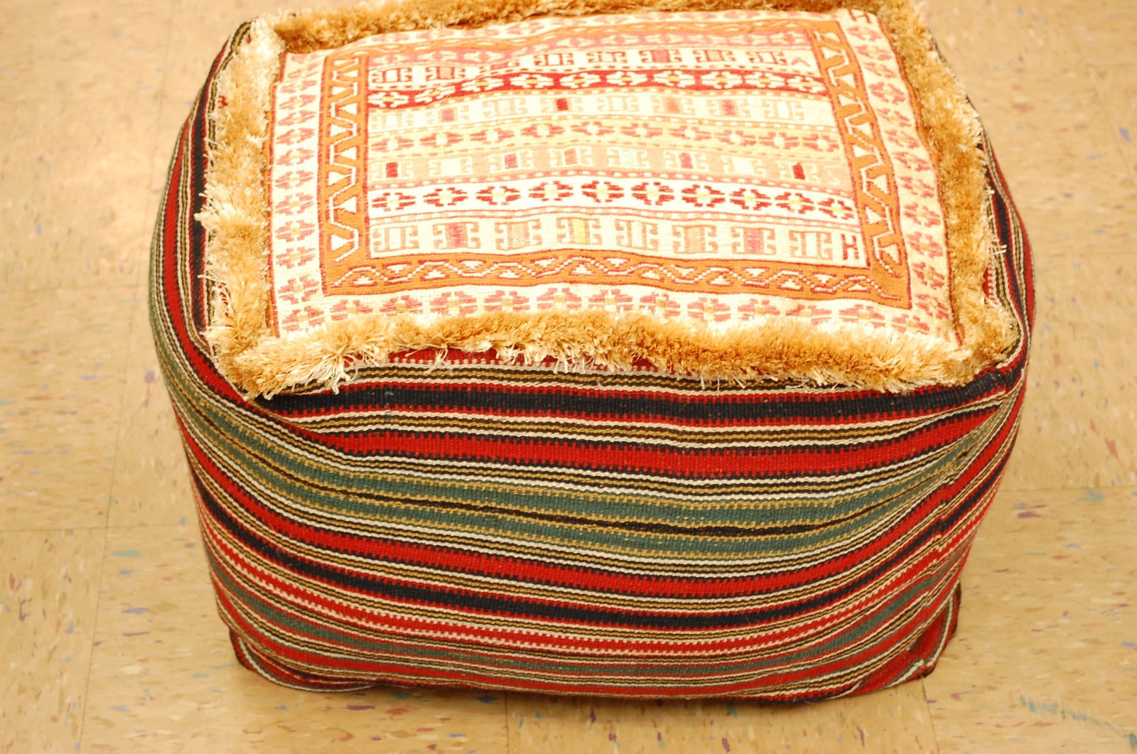 Highly Detailed Fine silk sumak kilim Rug Very Soft Wool cushion 1.8x1.8x1.3 h - 3