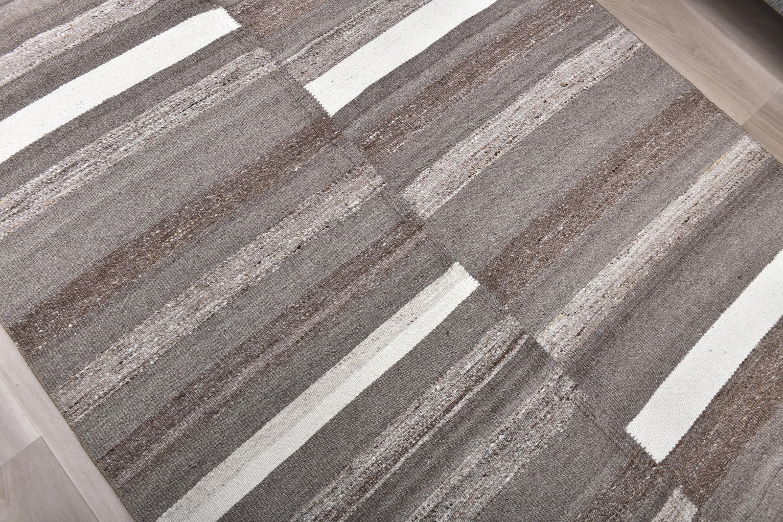 4'5'' x 6'3'' Turkish Handmade Kilim Rug - 241949 - 4