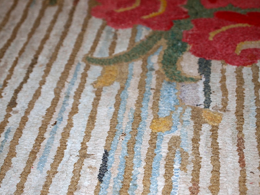 Handmade antique American Hooked rug 2.7' x 4.4' (84cm x 135cm) 1920s - 6