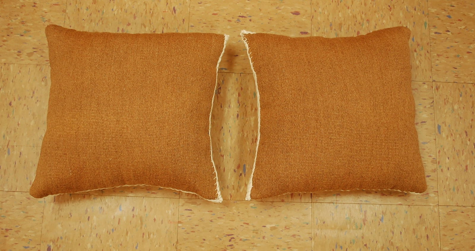 Hand Made antique rug Pillow Cushion Rug 1'3" x 18": Title: Hand Made antique rug Pillow Cushion Rug 1'3" x 18"Description:Antique detailed design hand made functional_useable pillow_cushion with aproiximatly size of 1'3" x 1'8" the pillow is filled