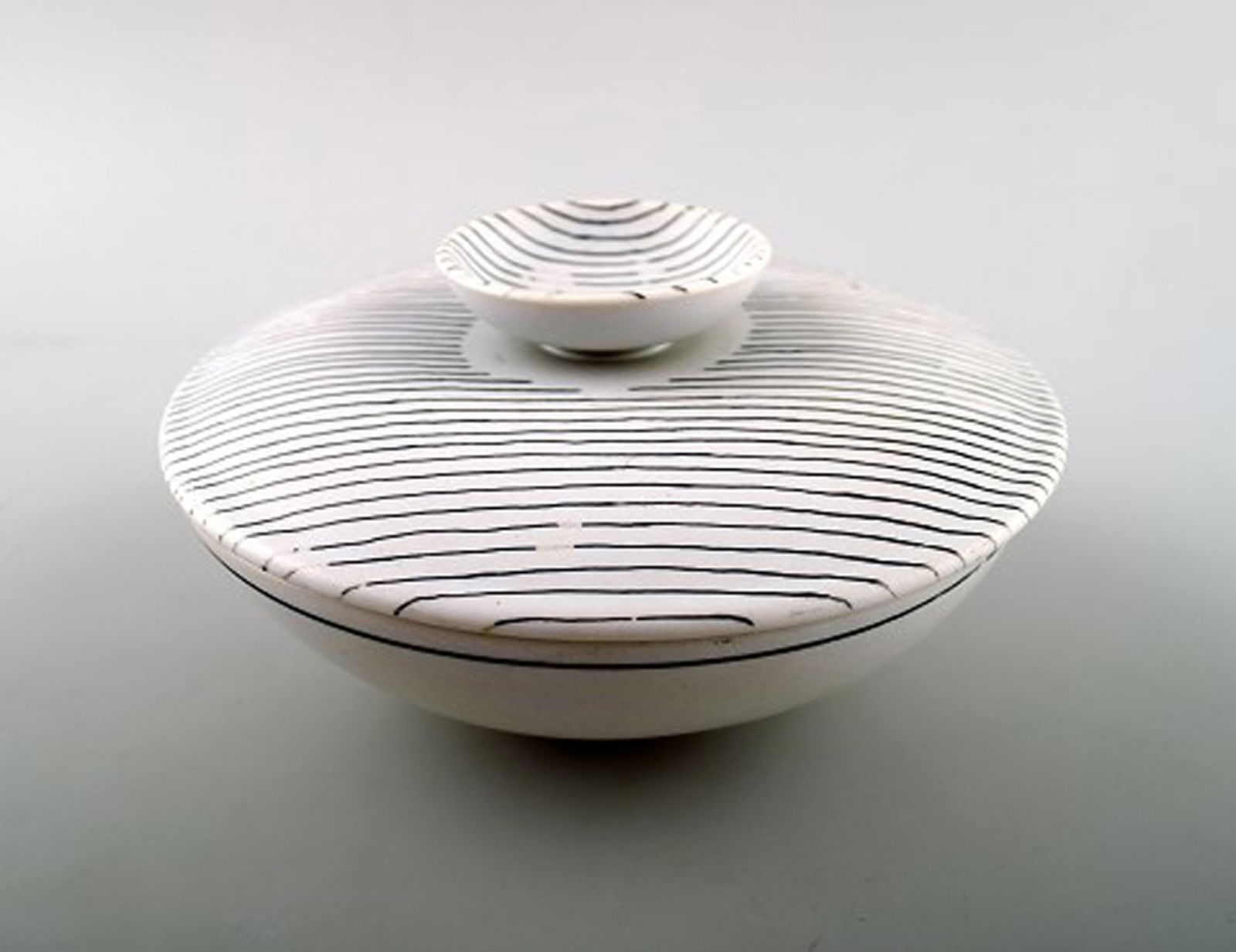 Stig Lindberg (1916-1982), Gustavsberg "Filigran" ceramic bowl with lid. - 2