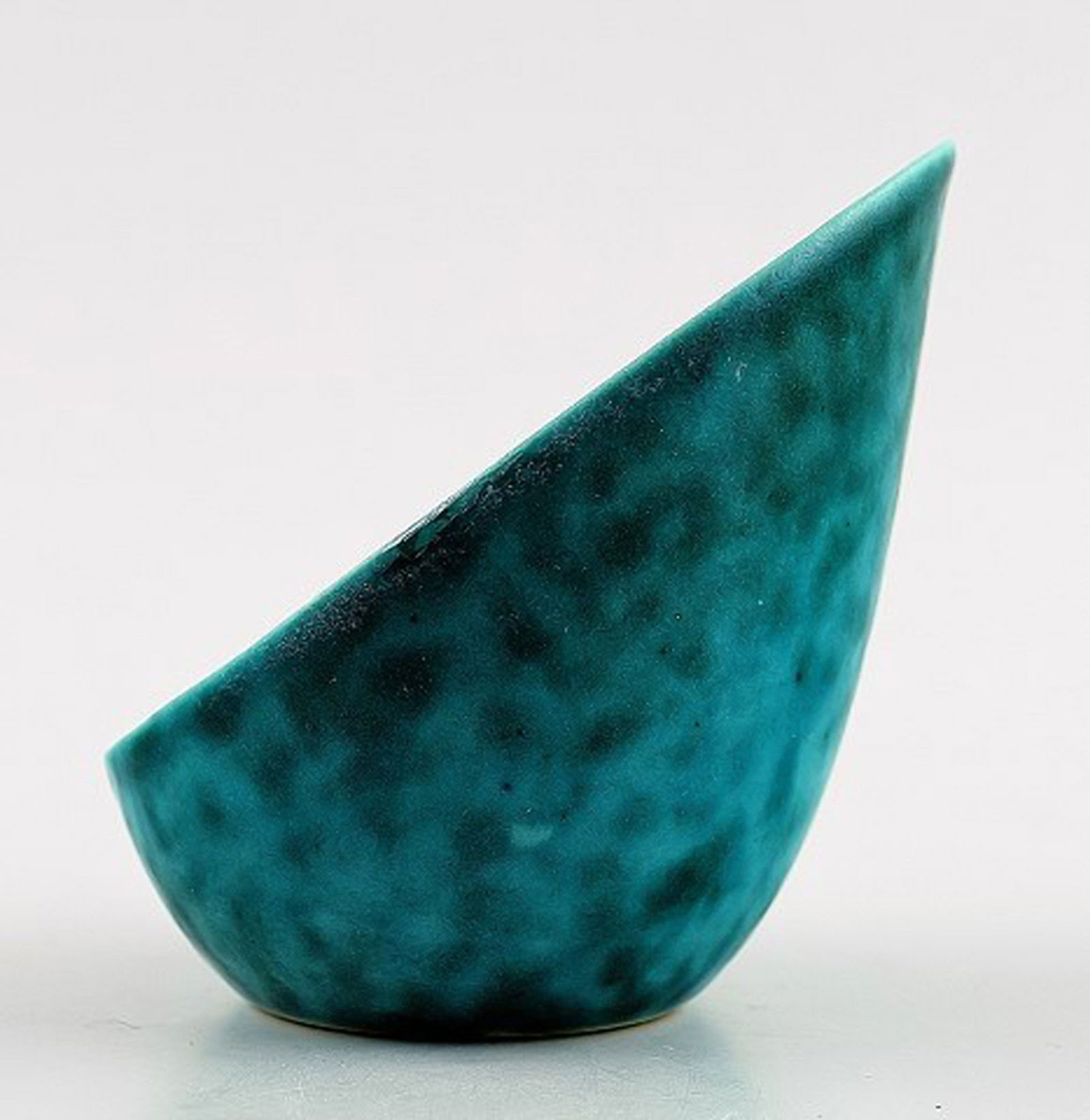 Wilhelm Kåge, Gustavsberg Argenta vase decorated with leaves. - 2