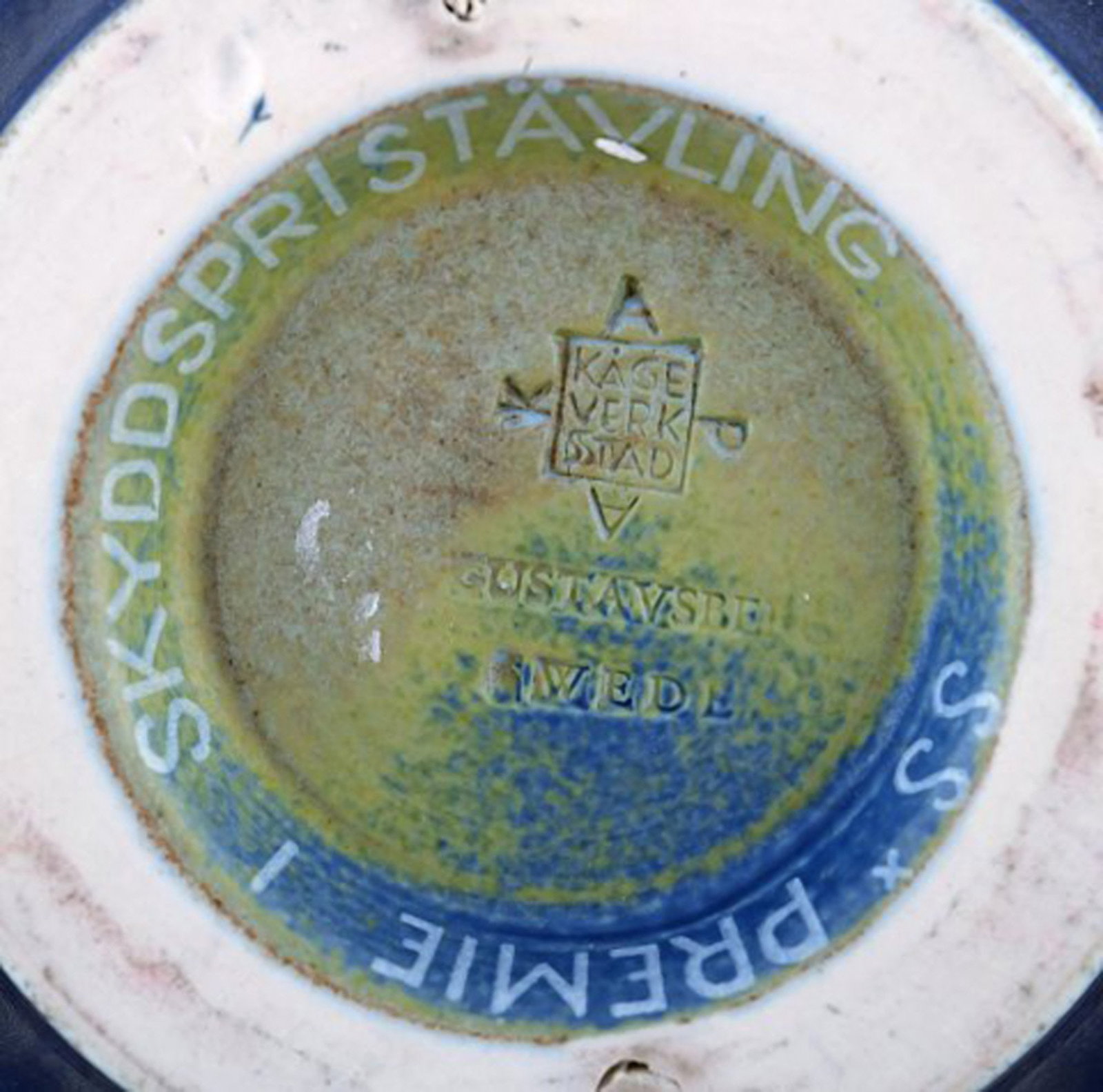 Wilhelm Kåge for Gustavsberg, Large ceramic bowl in beautiful dark blue glaze. - 5