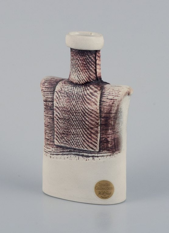 Suzanne Öhlén (born 1953) for Rörstrand, Sweden. Porcelain vase with glaze in brown - 2