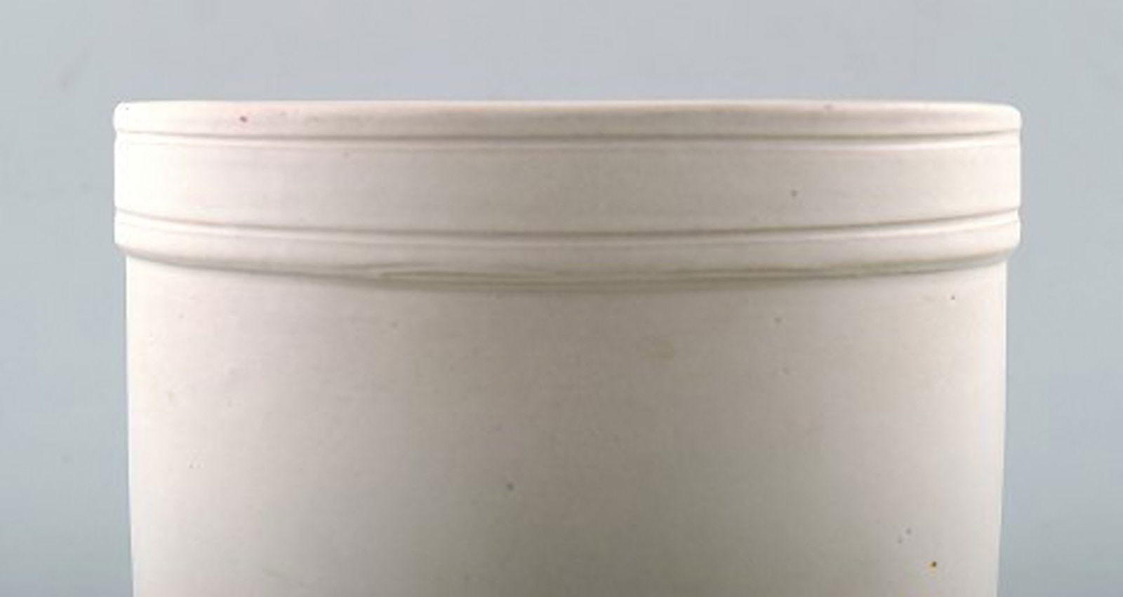 Kähler, Denmark, stoneware vase / flowerpot holder. - 2