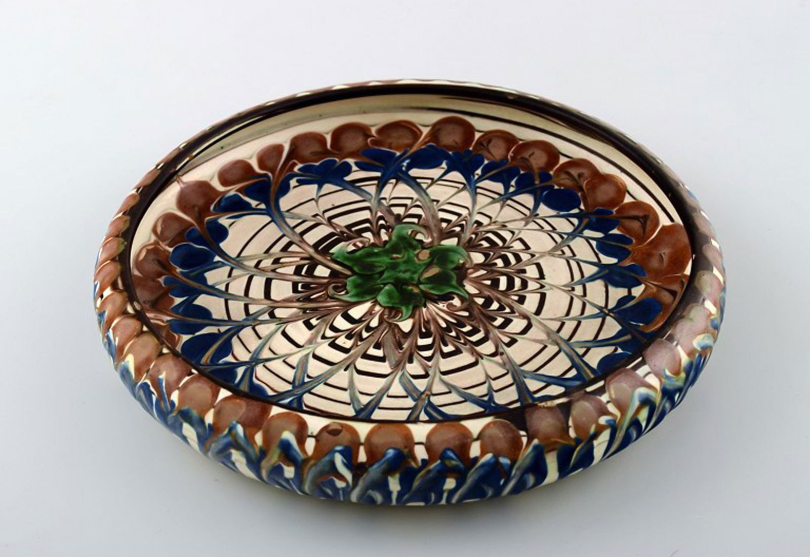 Kähler, Denmark, glazed stoneware dish bowl.: Title: Kähler, Denmark, glazed stoneware dish bowl. Description: Kähler, Denmark, glazed stoneware dish bowl. App. 1940s. Stamped. Measures: 21.5 cm. X 3.5 cm. In perfect condition. Brand: K