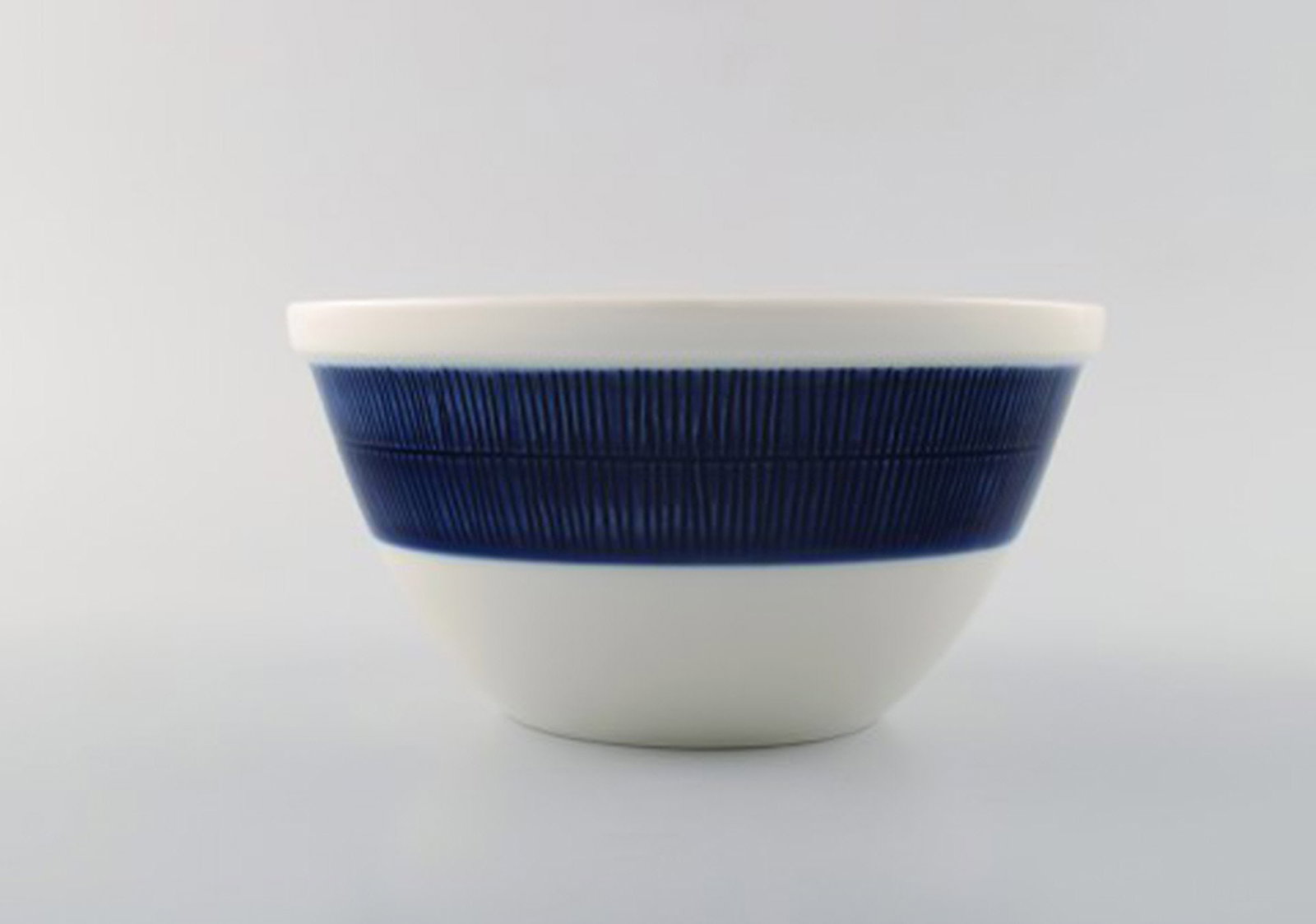 Hertha Bengtsson (1917-1993) for Rörstrand. Set of 3 "Koka" bowls, service in glazed stoneware. - 5