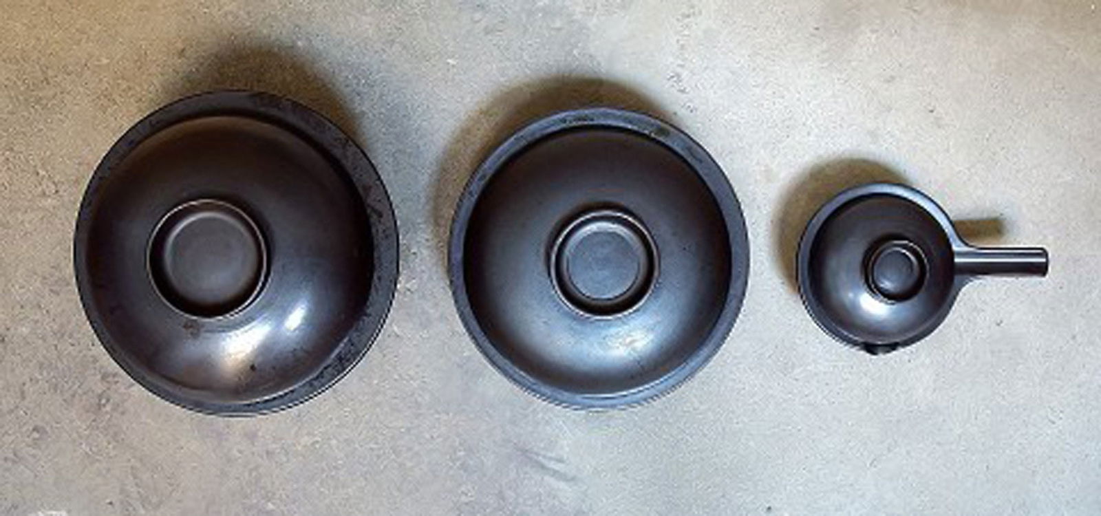 Arabia stoneware, 60 / 70s. pans and pots and a large platter, 5 parts. Finnish design. - 3