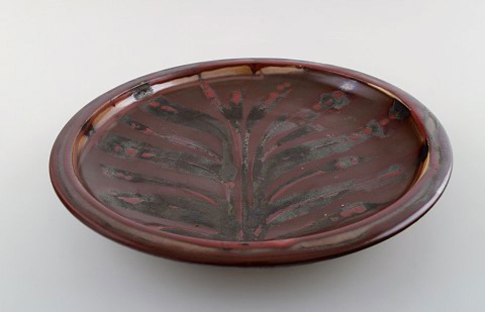 Robin Hopper, English / Canadian ceramist. Ceramic dish in luster glaze. - 2