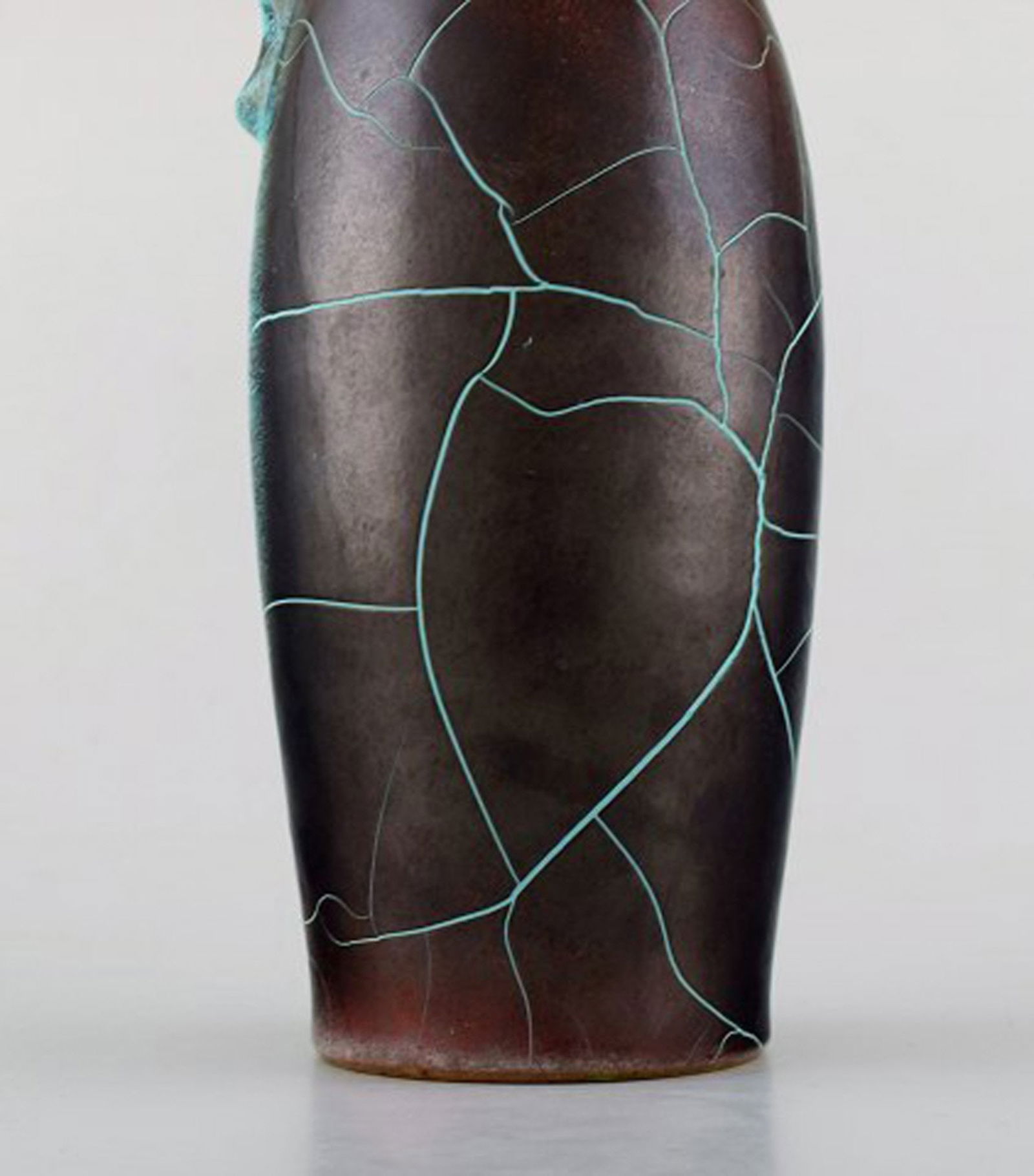 Richard Uhlemeyer, German ceramist. Pottery pitcher, beautiful crackled glaze in green red shades. - 5