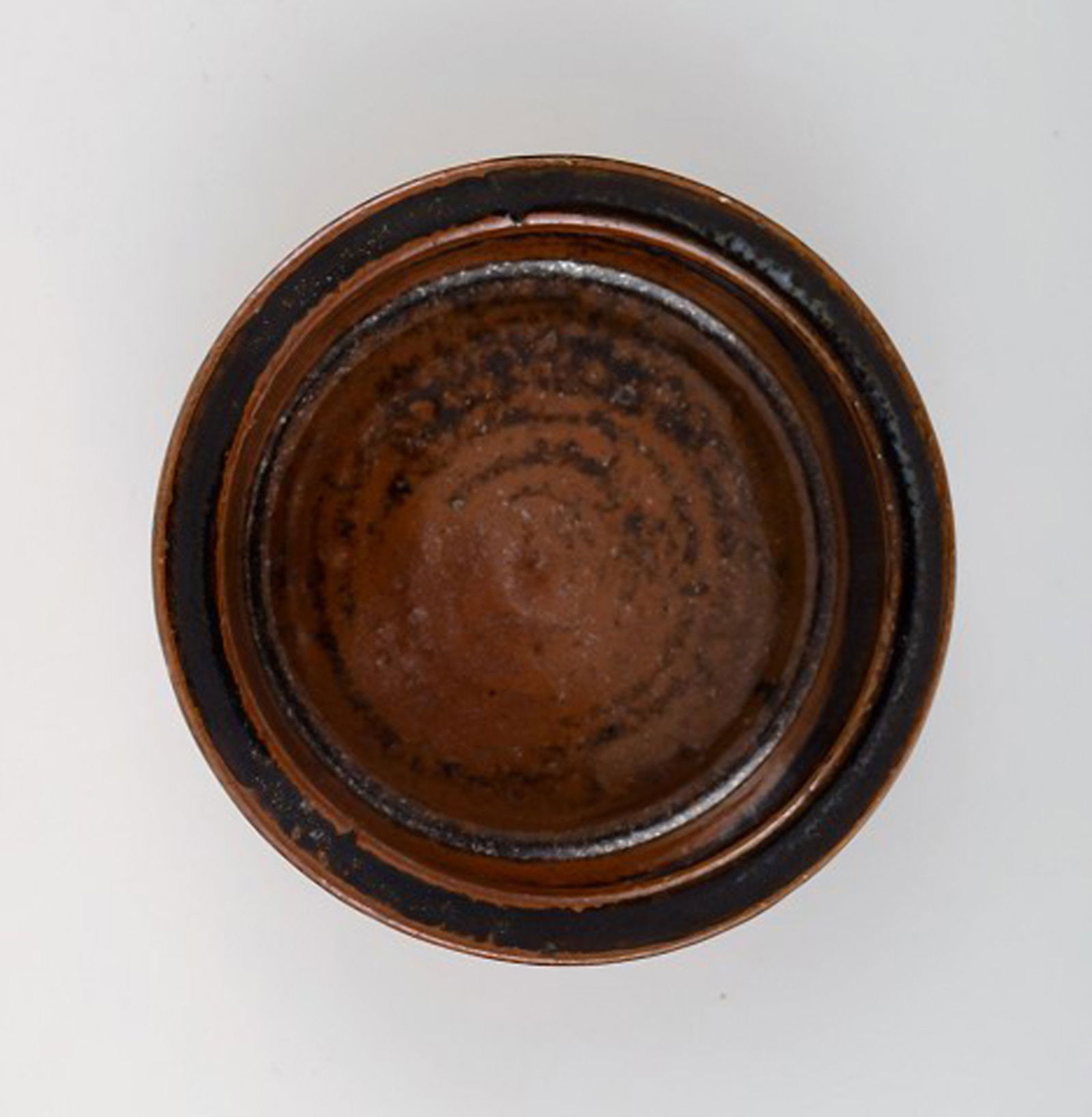 Helle Allpass (1932-2000). Low bowl of raw and glazed stoneware in brown shades. 1960 / 70's. - 3