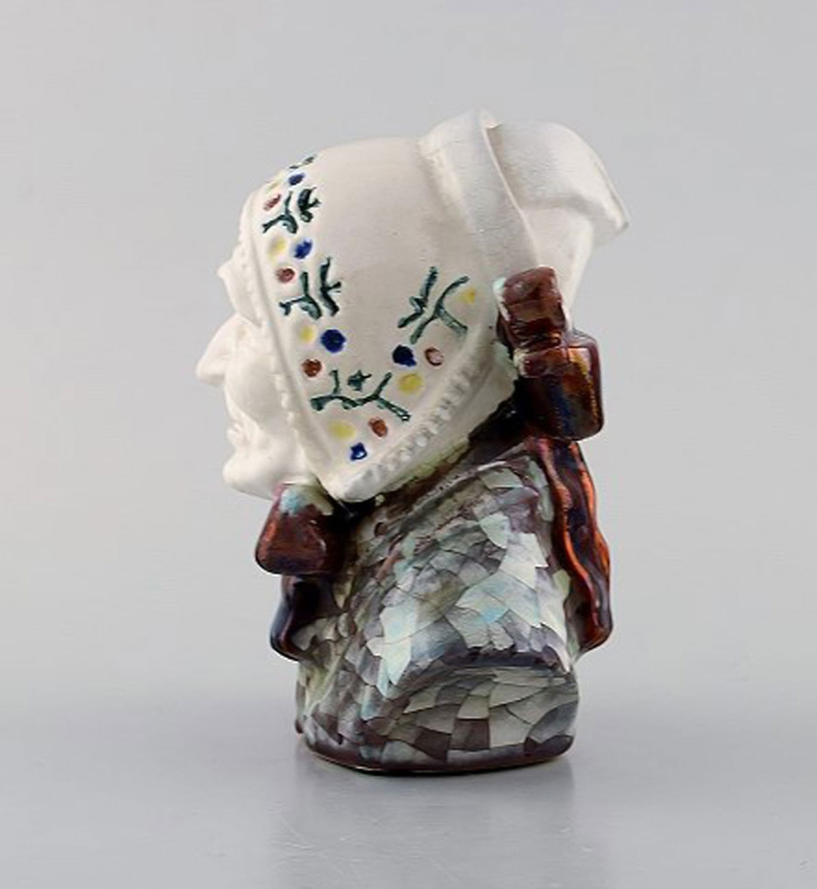 Michael Andersen Ceramics from Bornholm. A pair of heads, national costume, hand painted. - 6