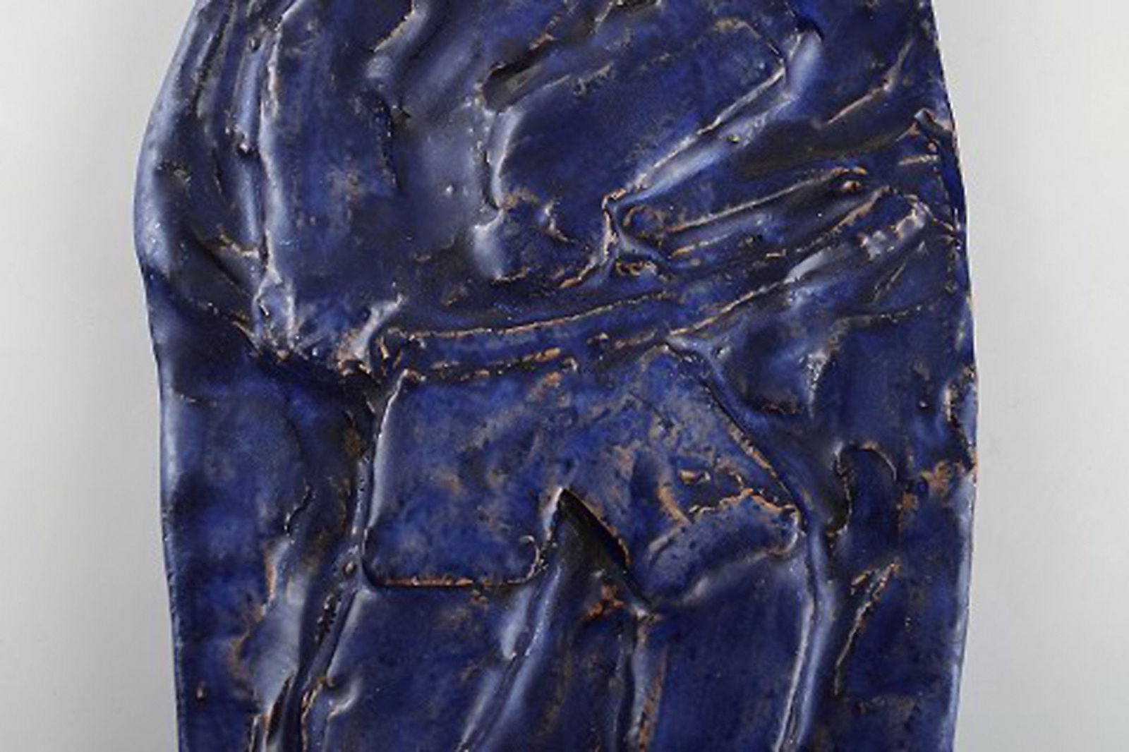 Swedish ceramist. Unique wall plaque in glazed stoneware. Blue glaze with hunter motif. 1960's. - 4