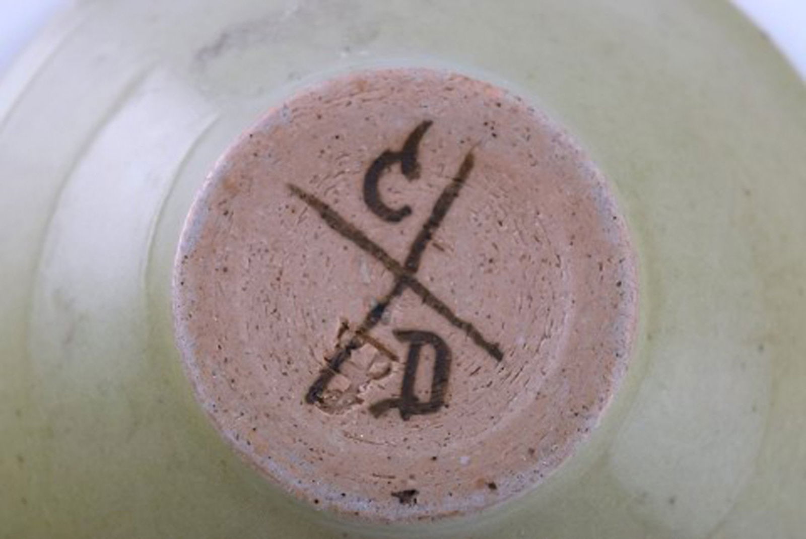 Hjorth, Denmark. Bowl in glazed ceramics. Beautiful olive green glaze. Mid 20th century. - 5