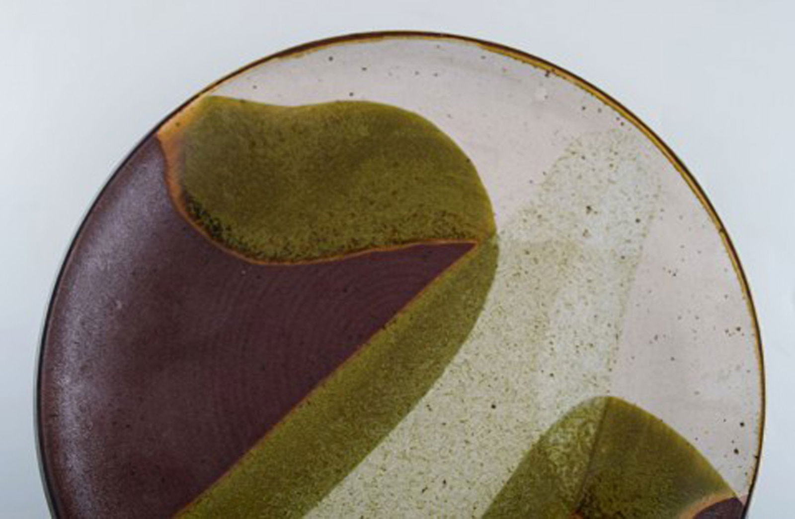 European studio ceramist. Unique dish in glazed ceramics. Dated 1985. Beautiful glaze in gray and - 3