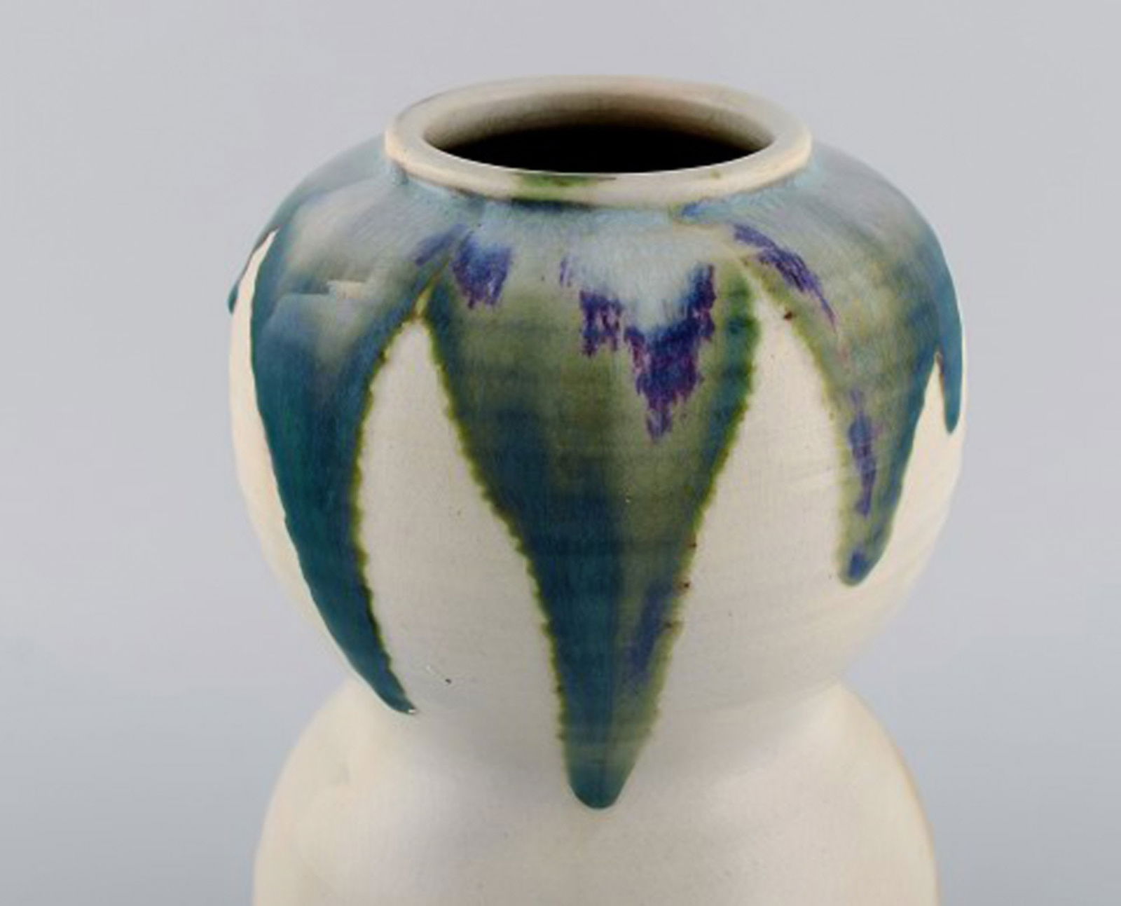 European studio ceramist. Large unique vase in glazed ceramics. Beautiful green blue glaze on a - 4