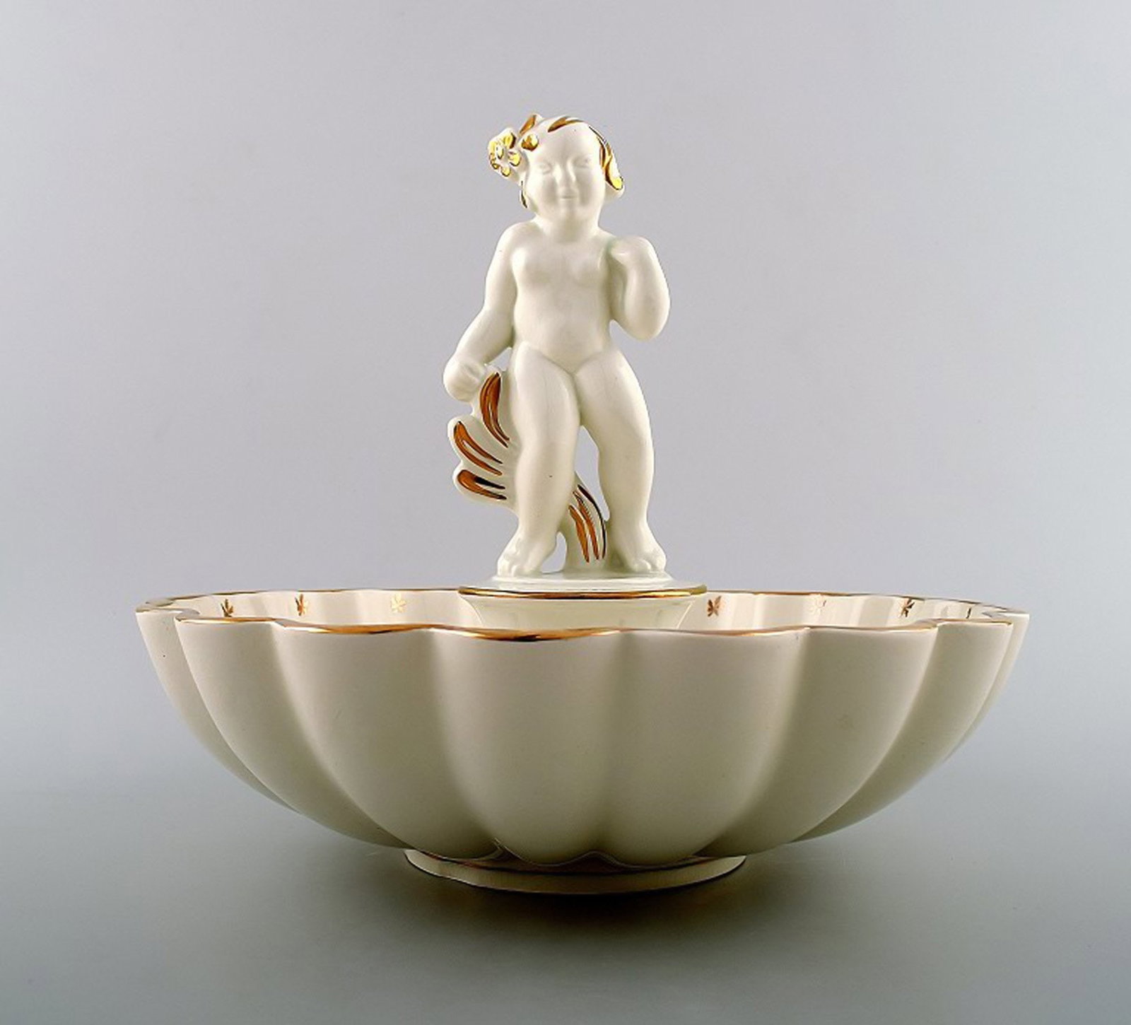 Gefle, "Gyllen", Sweden, 40s. Art deco flower-stand.: Title: Gefle, "Gyllen", Sweden, 40s. Art deco flower-stand. Description: Gefle, "Gyllen", Sweden, 40s. Art deco flower-stand. Measures 25 x 20 cm. In perfect condition. Brand: Various Reserve: