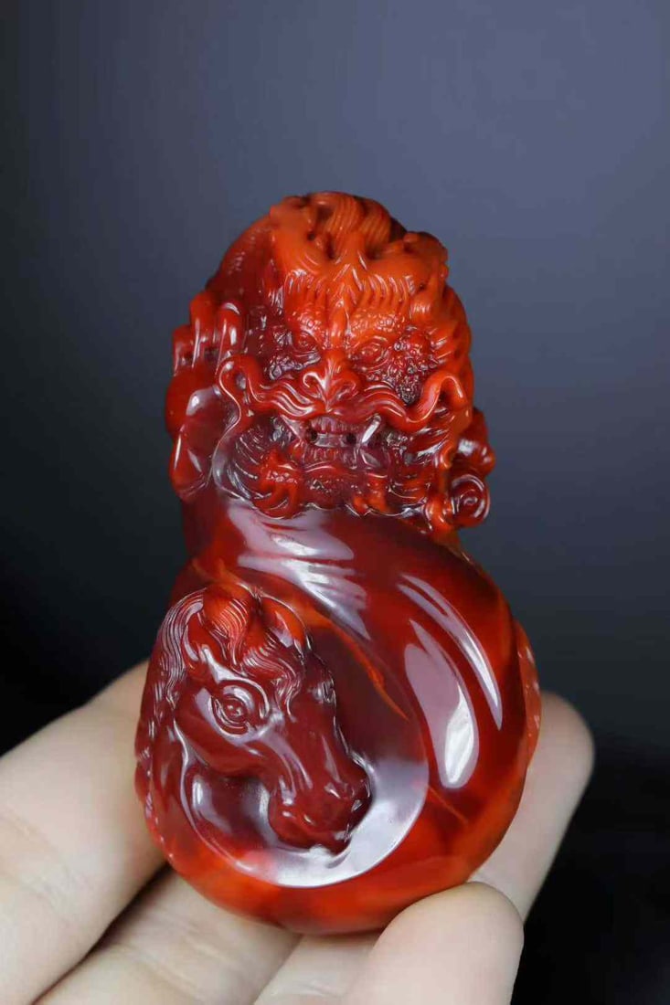 Natural Nanhong Agate Hand-carved Dragon Horse Pendant w Certificate: Title: Natural Nanhong Agate Hand-carved Dragon Horse Pendant w Certificate Origin: Chinese Date/Period: After2025 Materials: Nanhong Agate Dimensions: 62x33.3x24.3(mm) 2.44x1.31x0.96(inches) 