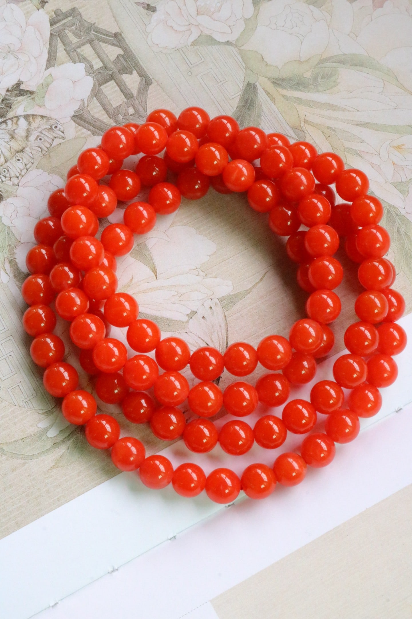 8.8mm Nanhong Agate Beads Hand Chain w Certificate: Title: 8.8mm Nanhong Agate Beads Hand Chain w Certificate Origin: Chinese Date/Period: After2025 Materials: Nanhong Agate Dimensions: 8.8(mm) 0.35(inches) Weight 0.22 lbs/98.5g Reserve: