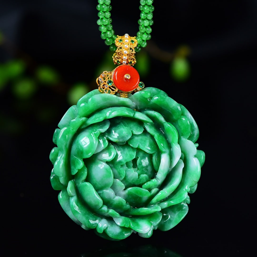 Green Jadeite Hand-carved Flower Pendant w Certificate: Title: Green Jadeite Hand-carved Flower Pendant w Certificate Origin: Chinese Date/Period: After2025 Materials: Jadeite Dimensions: 54.4x12(mm) 2.14x0.47(inches) Reserve: $1,468.00 
