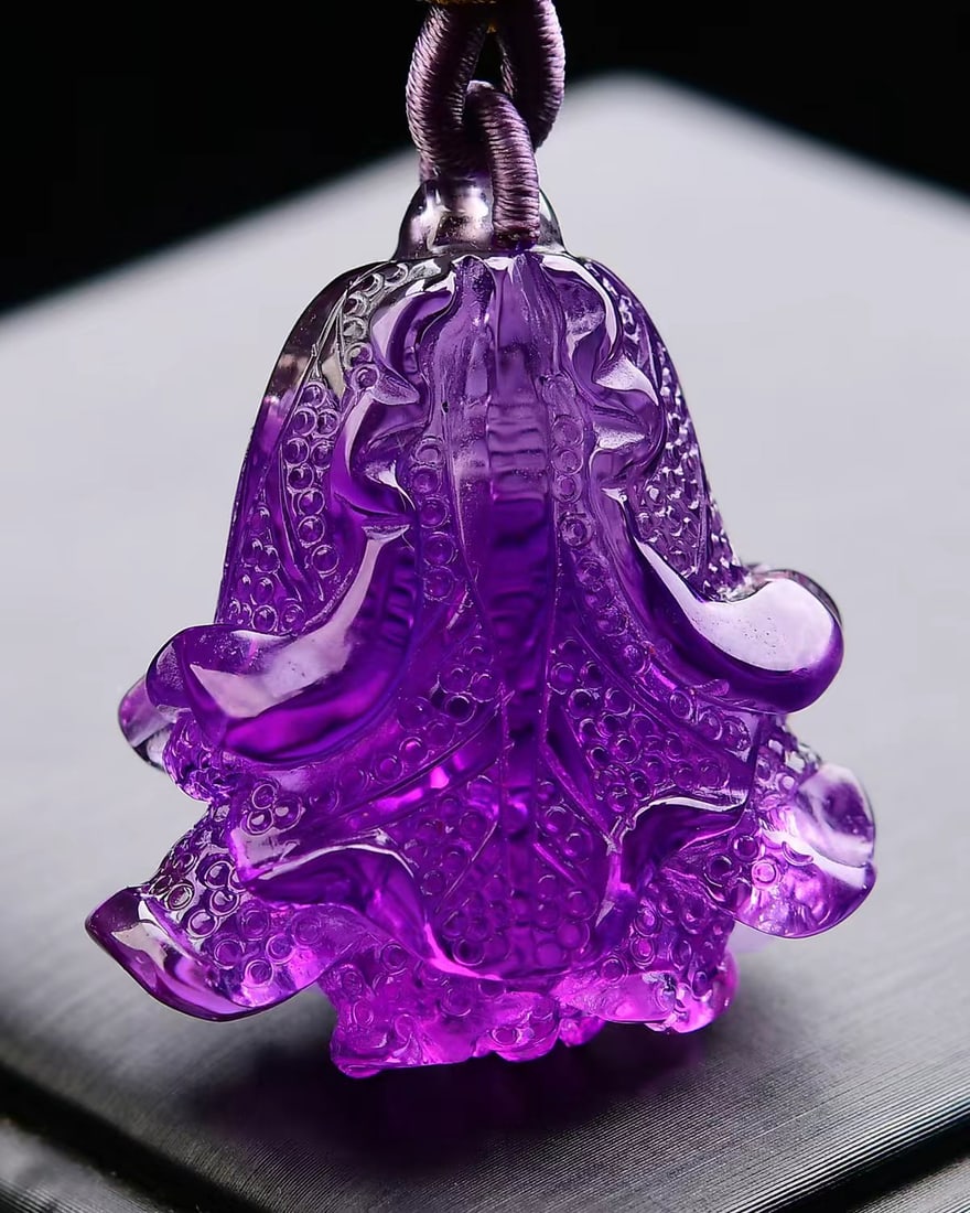 Amethyst Pendant - Fortune Cabbage: Title: Amethyst Pendant - Fortune Cabbage Origin: Chinese Date/Period: After2025 Materials: Amethyst Dimensions: 37x33x18(mm) 1.46x1.30x0.71(inches) Weight 0.06 lbs/25.3g Reserve: $199.00 