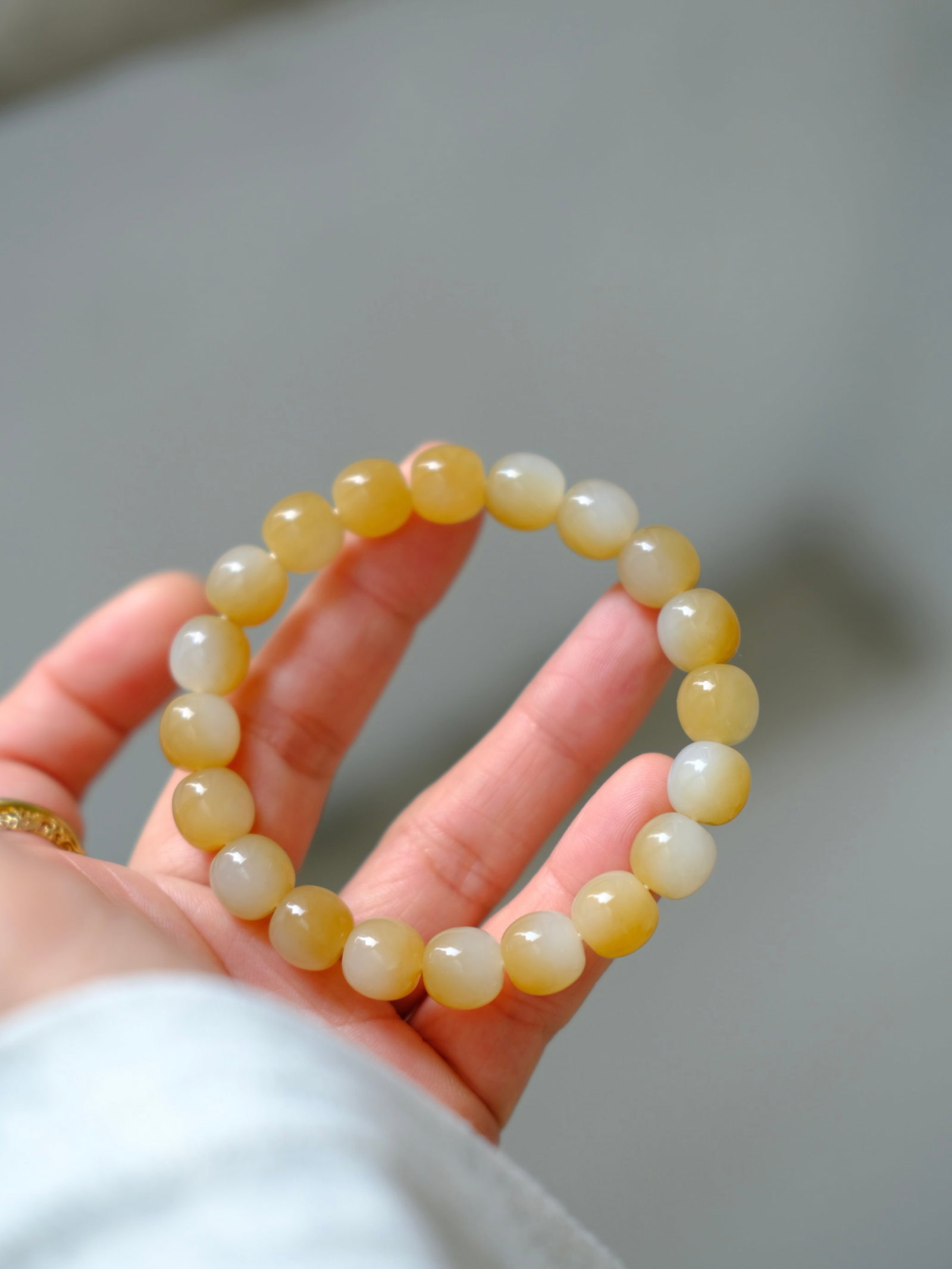 Natural Hetian Jade Beads Bracelet Bangle w Certificate: Title: Natural Hetian Jade Beads Bracelet Bangle w Certificate Origin: Chinese Date/Period: After2025 Materials: Hetian Jade Dimensions: 9x10(mm) 0.35x0.39(inches) Reserve: $1,298.00 Shipping: D