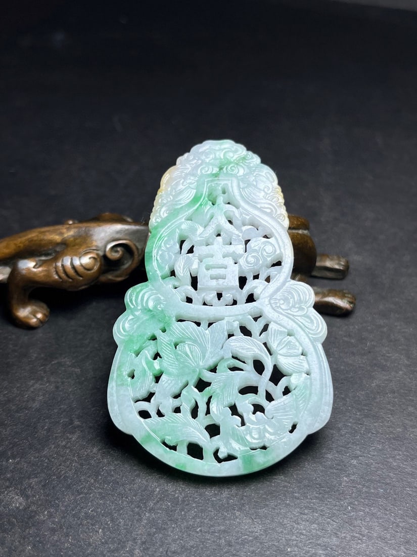 Openwork Jadeite Pendant - Gourd: Title: Openwork Jadeite Pendant - Gourd Origin: Chinese Date/Period: After2000 Materials: Jadeite Dimensions: 75x5x46(mm) 2.95x0.20x1.81(inches) Weight 0.07 lbs/32g Reserve: $455.00 