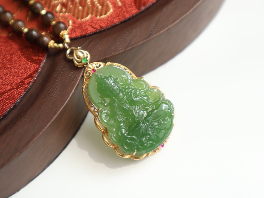 18K Gold Inlay Green Hetian Jade Pendant - Kwan-yin - 9