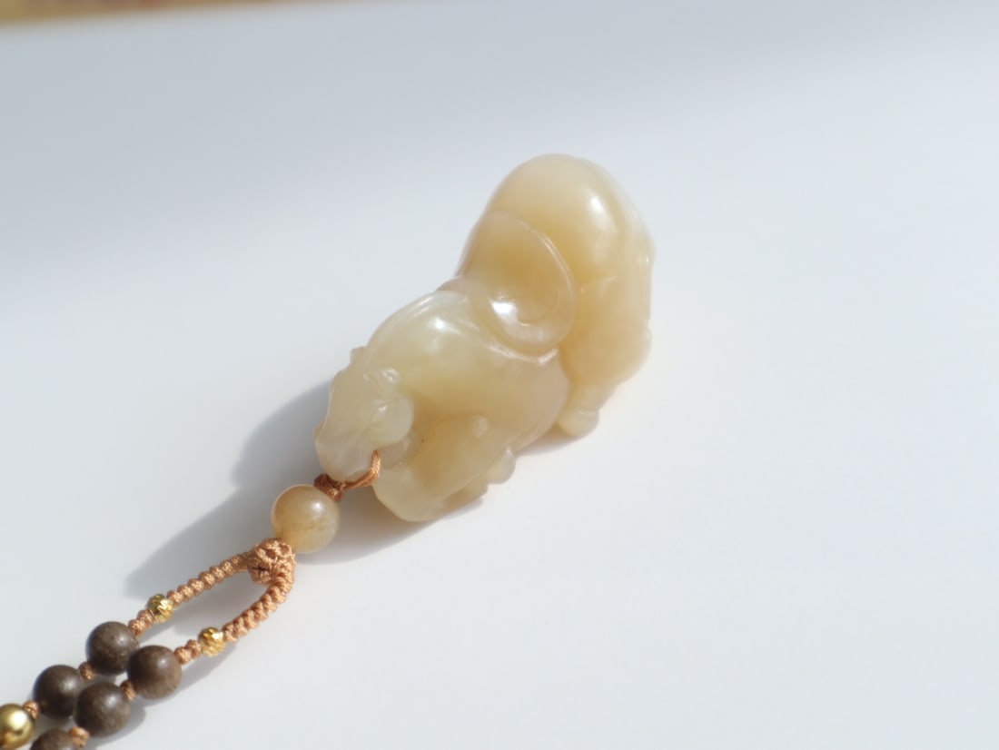 Hetian Jade Pendant - Horse: Title: Hetian Jade Pendant - Horse Origin: Chinese Date/Period: After2020 Materials: Hetian Jade Dimensions: 38.5x20x19.3(mm) 1.52x0.79x0.76(inches) Reserve: $667.00 Shipping: Domestic: Shipping