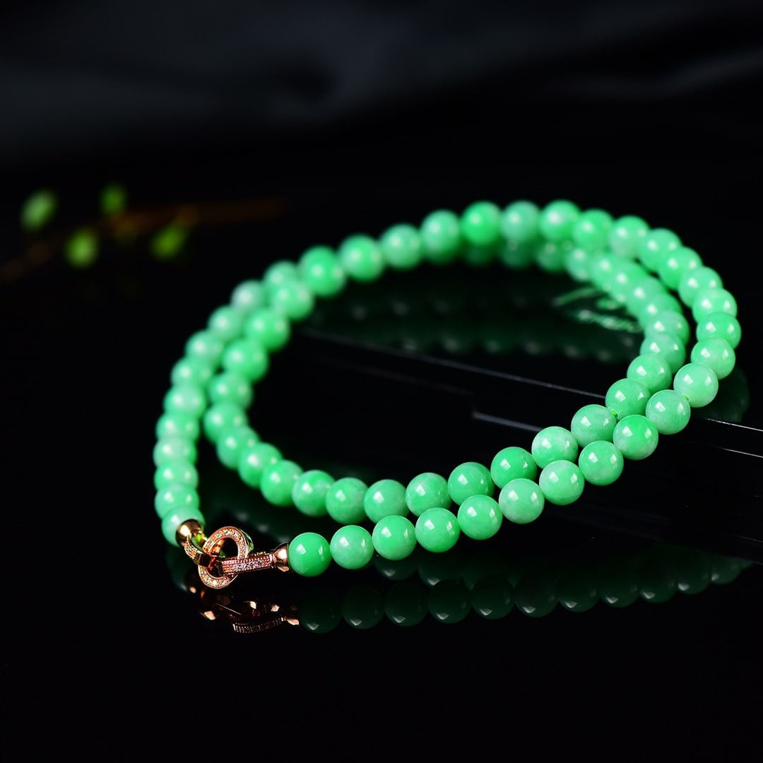 7.7-8.5mm Green Jadeite Beads Necklace (1 of 6)