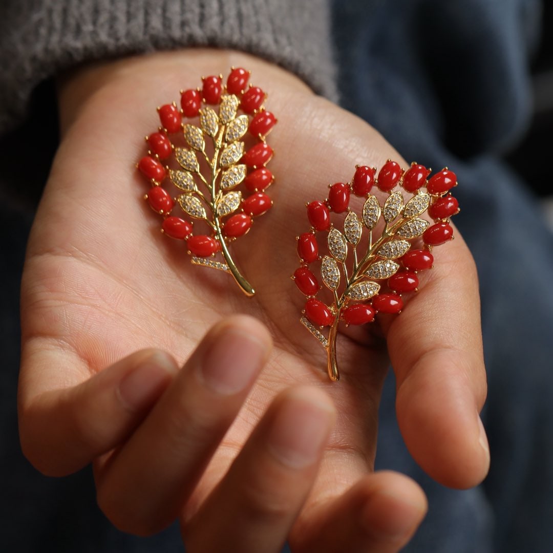 Silver & Red Gem Leaf Shape Brooch - 4