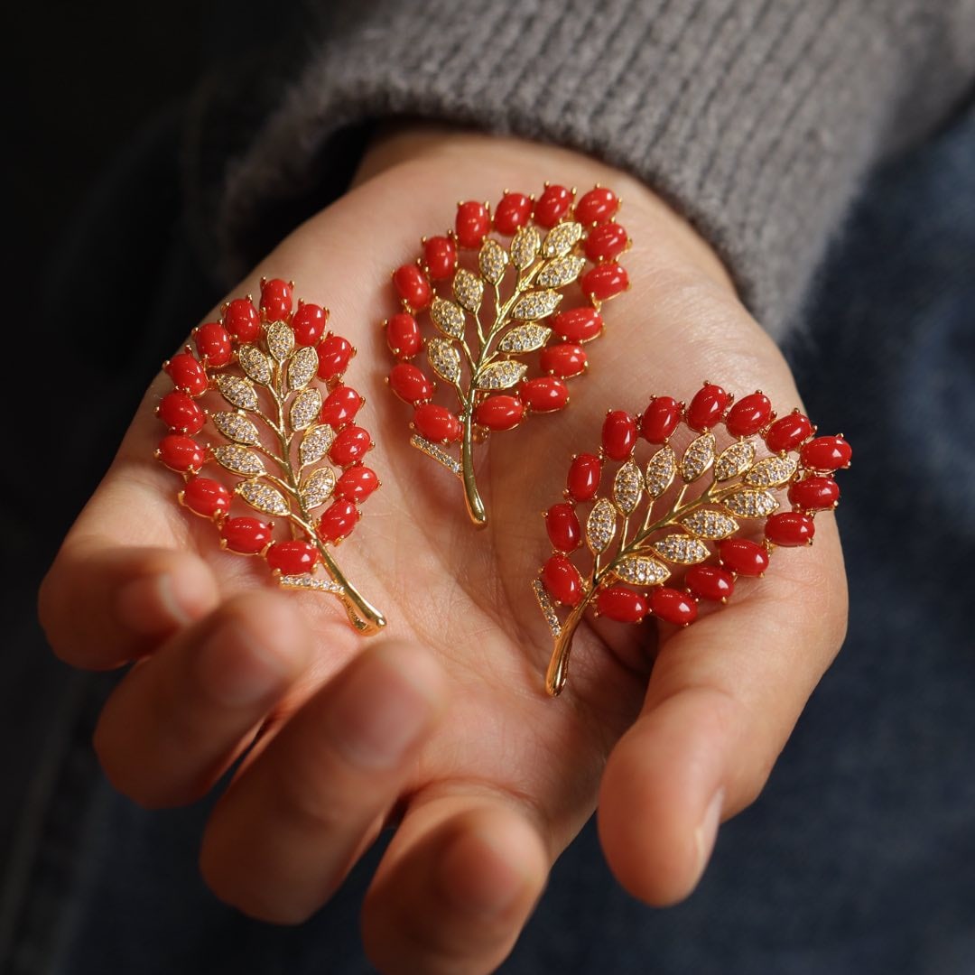 Silver & Red Gem Leaf Shape Brooch - 5