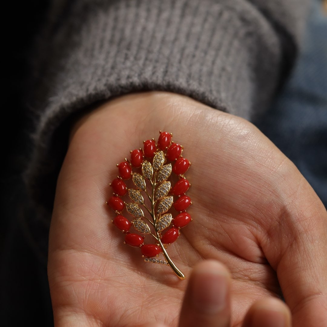 Silver & Red Gem Leaf Shape Brooch - 6
