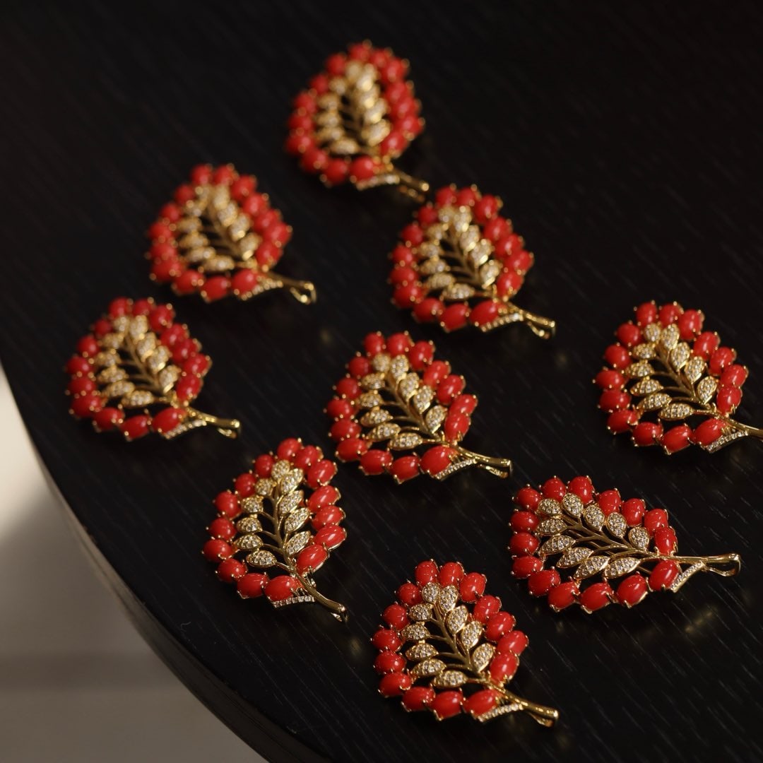 Silver & Red Gem Leaf Shape Brooch - 7