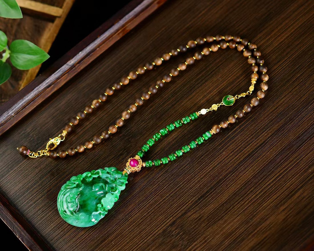 Green Jadeite Hand-Carved Money Poket & Bat Pednant with Certificate - 4