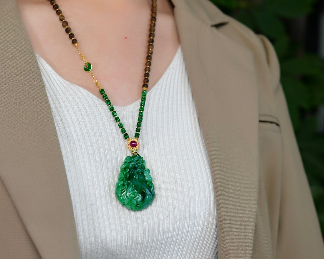 Green Jadeite Hand-Carved Money Poket & Bat Pednant with Certificate - 6
