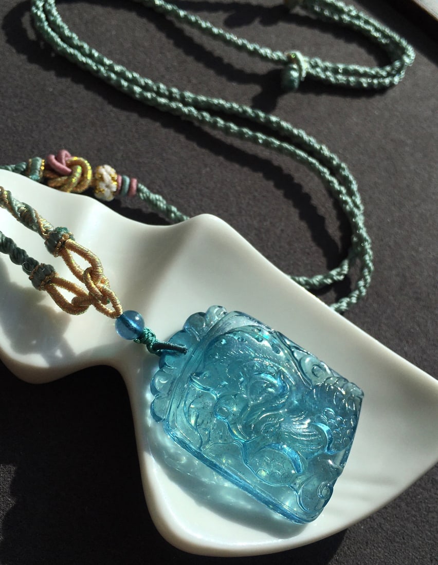 Natural Aquamarine Pendant - Phoenix: Title: Natural Aquamarine Pendant - Phoenix Origin: Chinese Date/Period: After2025 Materials: Aquamarine Dimensions: 35x27x7.8(mm) 1.38x1.06x0.31(inches) Weight 0.03 lbs/14.9g Reserve: