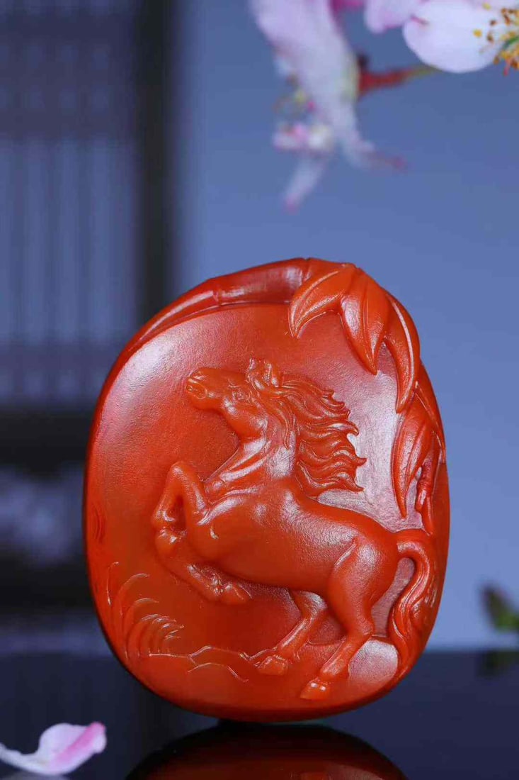 Natural Nanhong Agate Hand-Carved Horse Pendant with Certificate: Title: Natural Nanhong Agate Hand-Carved Horse Pendant with Certificate Origin: Chinese Date/Period: After2026 Materials: Nanhong Agate Dimensions: 46.6x36.5x18.8(mm) 1.83x1.44x0.74(inches) Weight 0.1