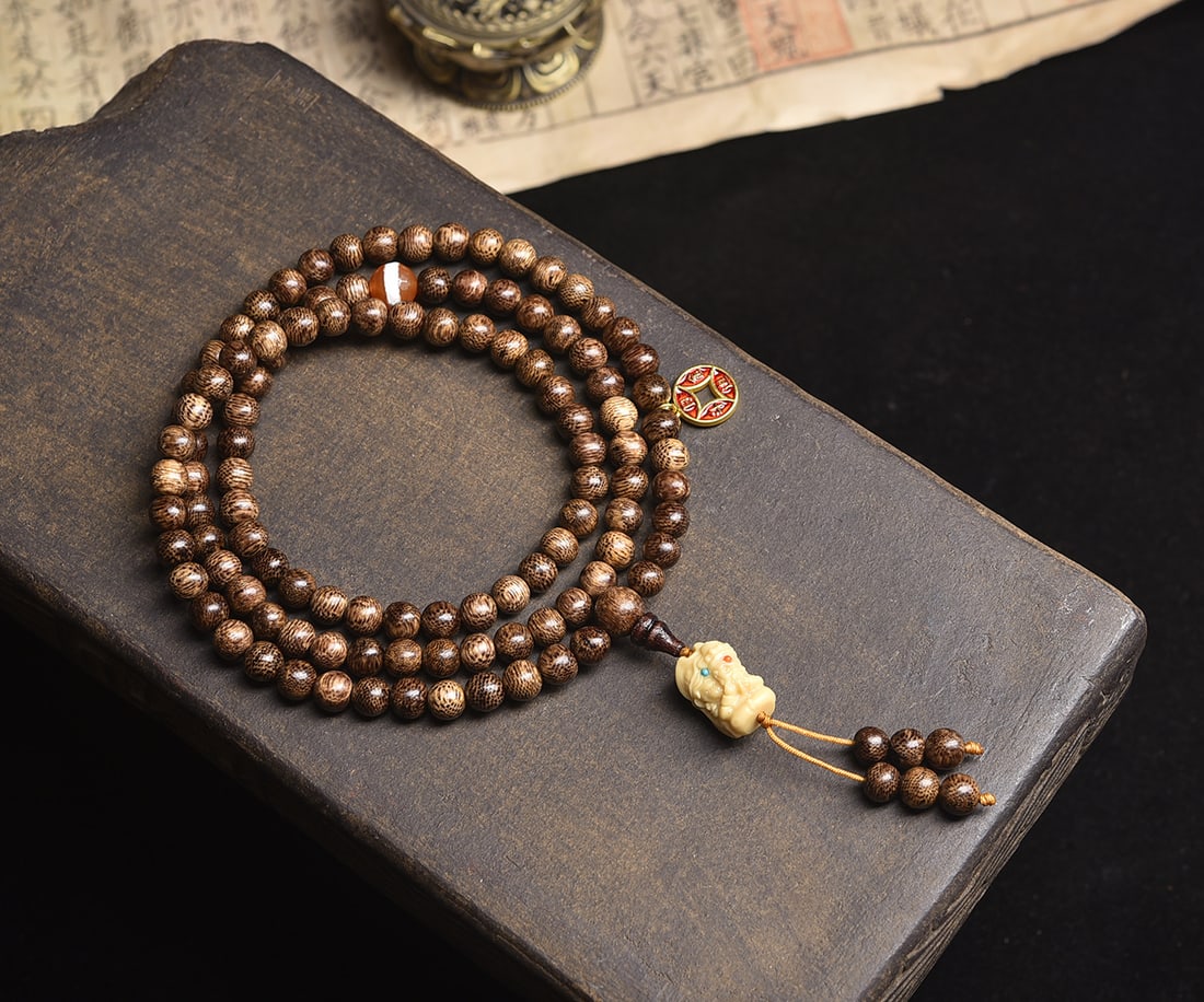 Hand knitting Chenxiang Wood Beads Hand Chain: Title: Hand knitting Chenxiang Wood Beads Hand Chain Origin: Chinese Date/Period: After2026 Materials: Chenxiang Wood Dimensions: Weight 0.05 lbs/21.89g Reserve: $60.00 Shipping: Domestic: Shipping