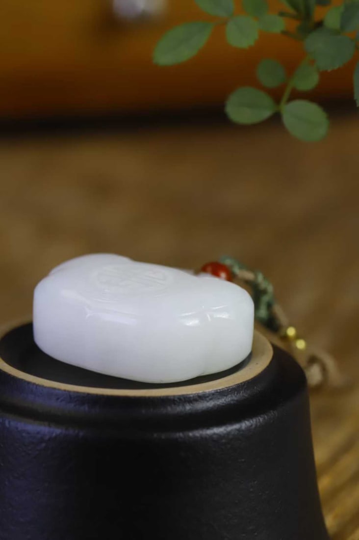 White Hetian Jade Ruyi Lock Pendant with Certificate - 4