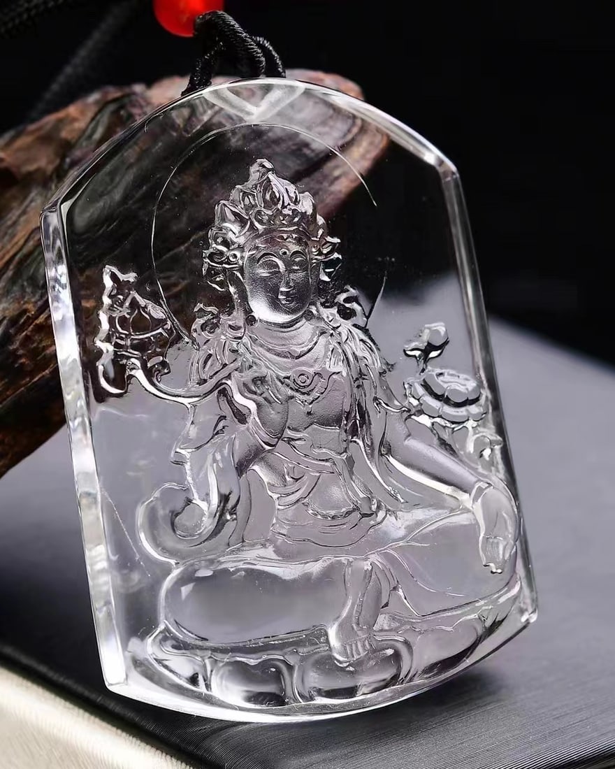 White Crystal Pendant - Kwan-yin: Title: White Crystal Pendant - Kwan-yin Origin: Chinese Date/Period: After2026 Materials: Crystal Dimensions: 55x39x11(mm) 2.17x1.54x0.43(inches) Weight 0.11 lbs/48g Reserve: $150.00 Shipping: