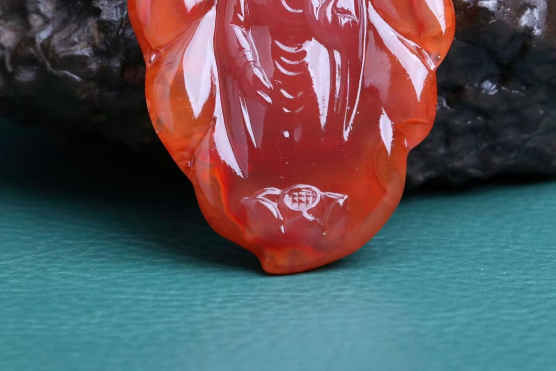 Nanhong Agate Pendant - Leaf Buddha - 3