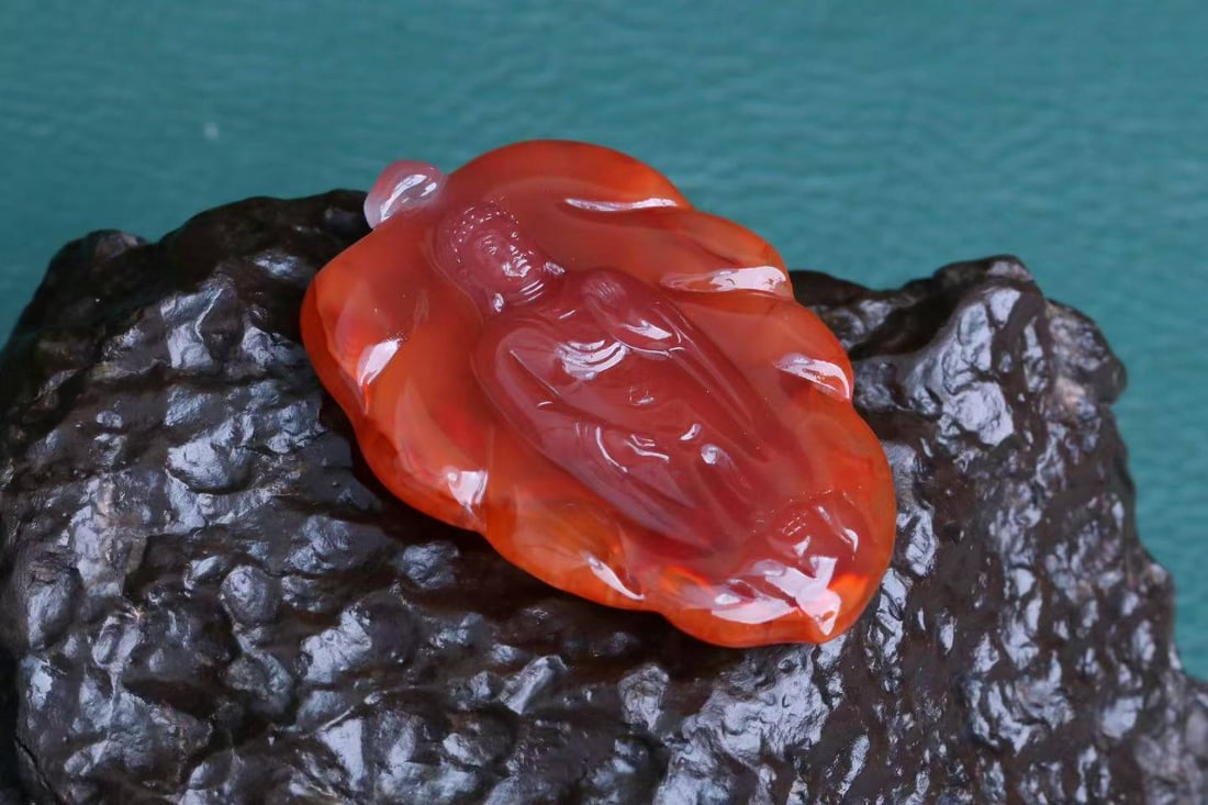Nanhong Agate Pendant - Leaf Buddha - 5