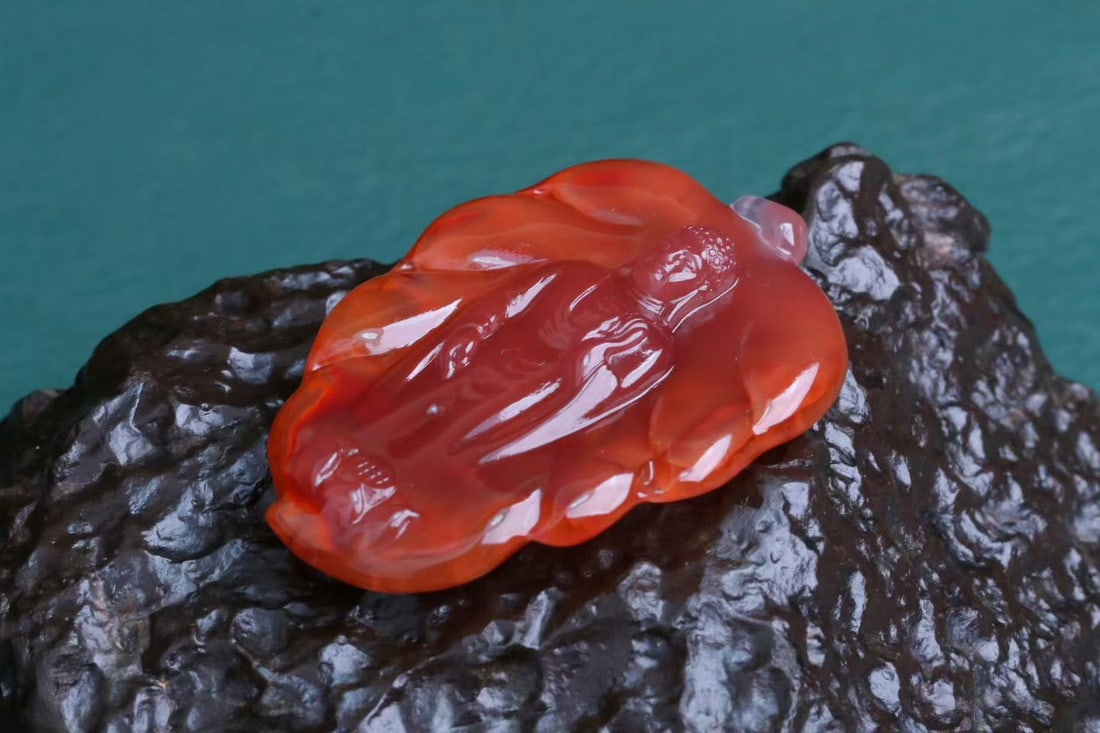Nanhong Agate Pendant - Leaf Buddha - 6