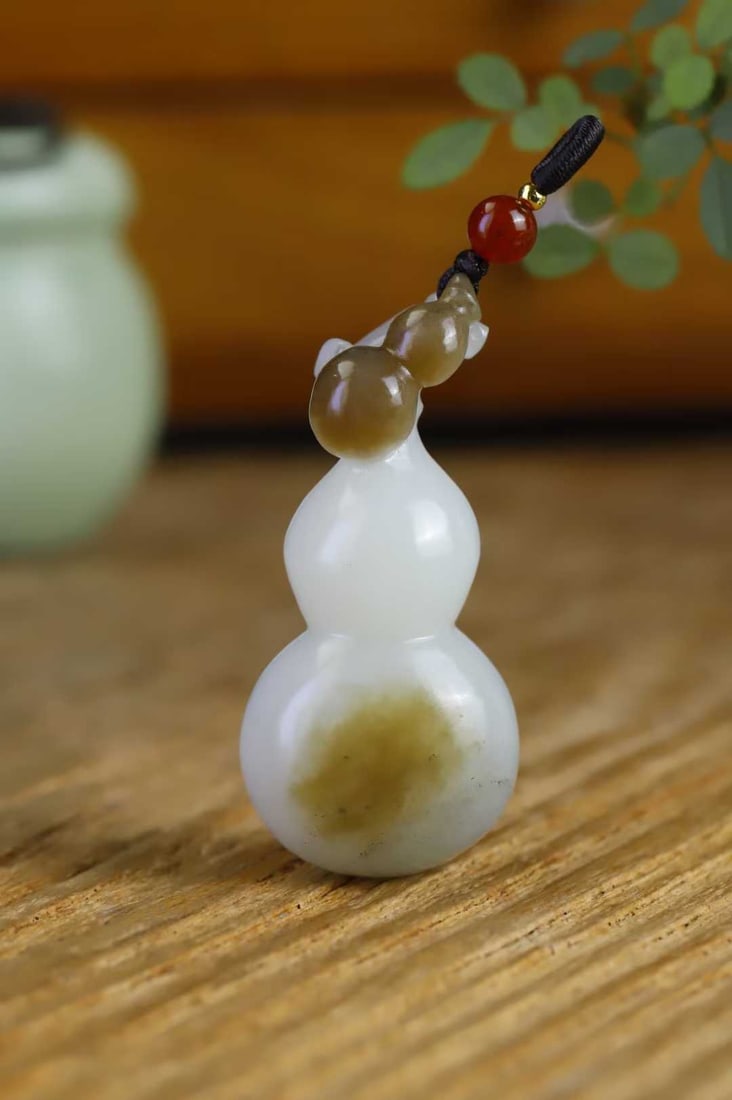 Hetian Jade Pendant - Gourd: Title: Hetian Jade Pendant - Gourd Origin: Chinese Date/Period: After2026 Materials: Hetian Jade Dimensions: 52x24x18(mm) 2.05x0.94x0.71(inches) Weight 0.06 lbs/27.1g Reserve: $999.00 Shipping: