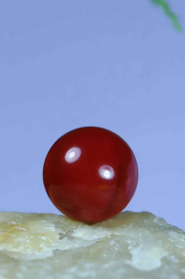 Natural Nanhong Agate Ball Pendant with Certificate: Title: Natural Nanhong Agate Ball Pendant with Certificate Origin: Chinese Date/Period: After2026 Materials: Nanhong Agate Dimensions: 15(mm) 0.59(inches) Weight 0.009 lbs/4.5g Reserve: