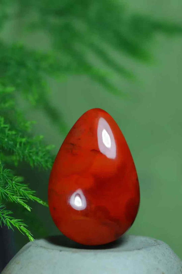 Natural Nanhong Agate Water-drop Pendant with Certificate: Title: Natural Nanhong Agate Water-drop Pendant with Certificate Origin: Chinese Date/Period: After2026 Materials: Nanhong Agate Dimensions: 32.5x21.8x13.6(mm) 1.28x0.86x0.54(inches) Weight