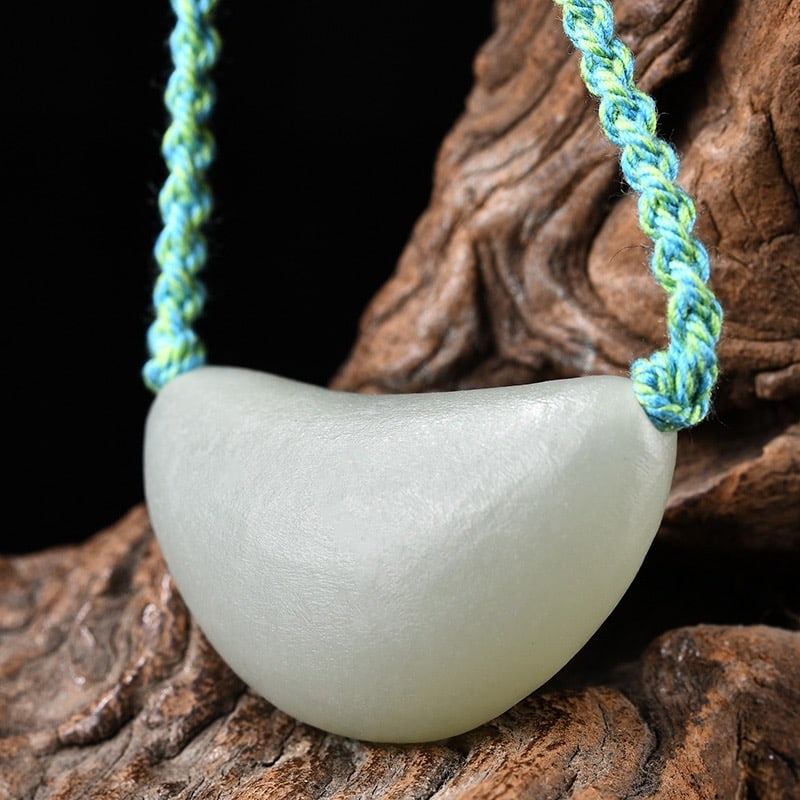 Hand knitting Hetian Jade Pendant w Certificate: Title: Hand knitting Hetian Jade Pendant w Certificate Origin: Chinese Date/Period: After2025 Materials: Hetian Jade Dimensions: 44x24x18(mm) 1.73x0.94x0.71(inches) Weight 0.07 lbs/31.86g 